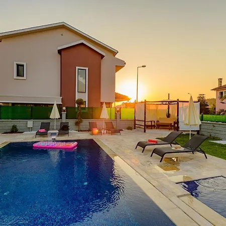 Villa Meropis 别墅 *